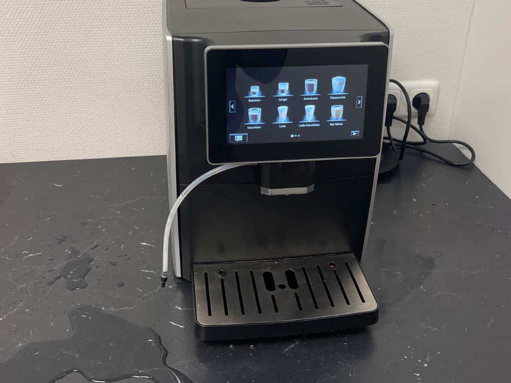 Koffiemachine Lekt Water, Zo Los Je Het Op! - Wietec.Nl