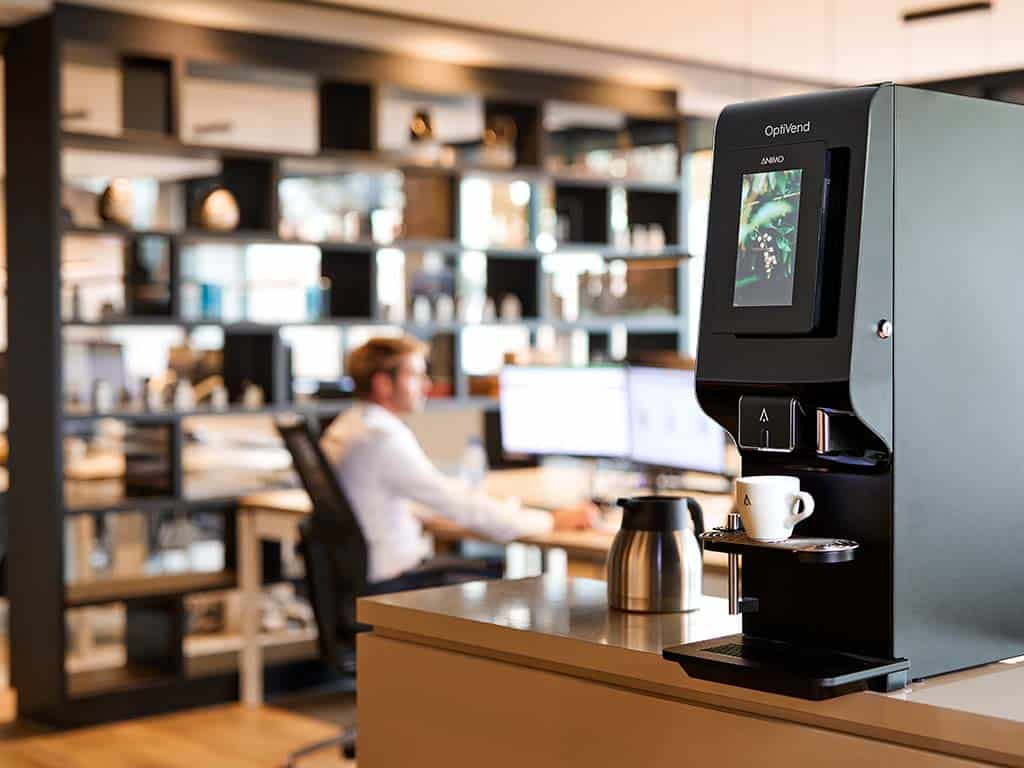 instant koffiemachine in kantoor