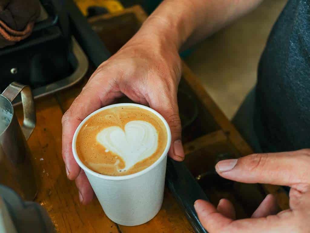 Latte art maken met halfautomaat