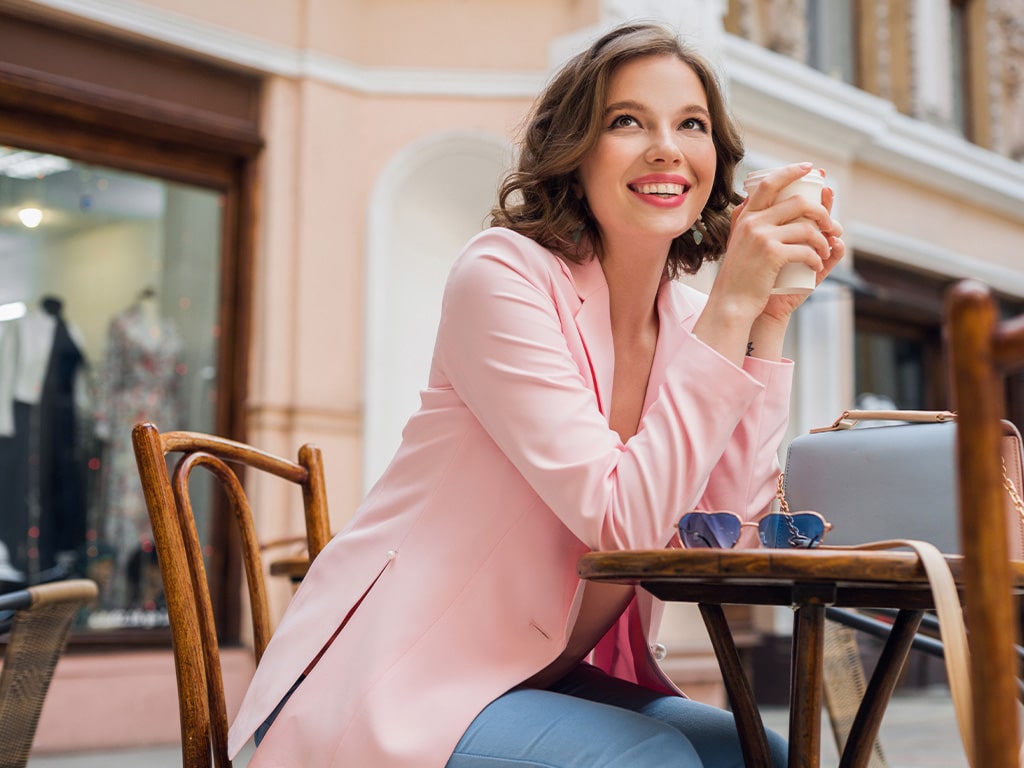 Interantional-drinkt-koffie-verkeerd