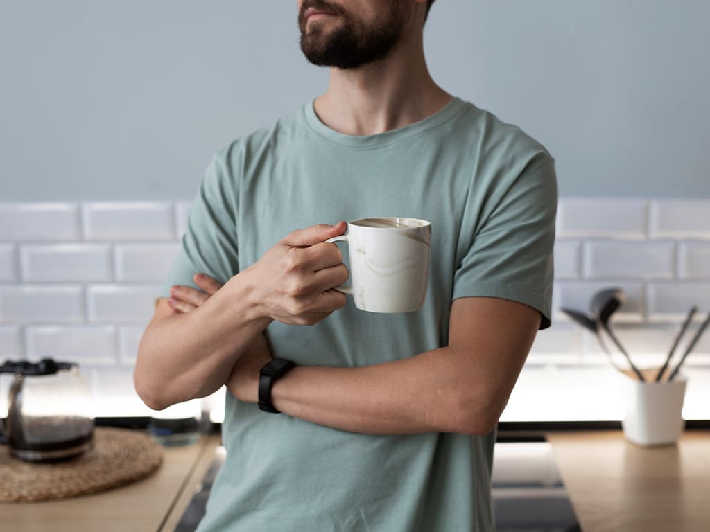 Man drinkt koffie verkeerd