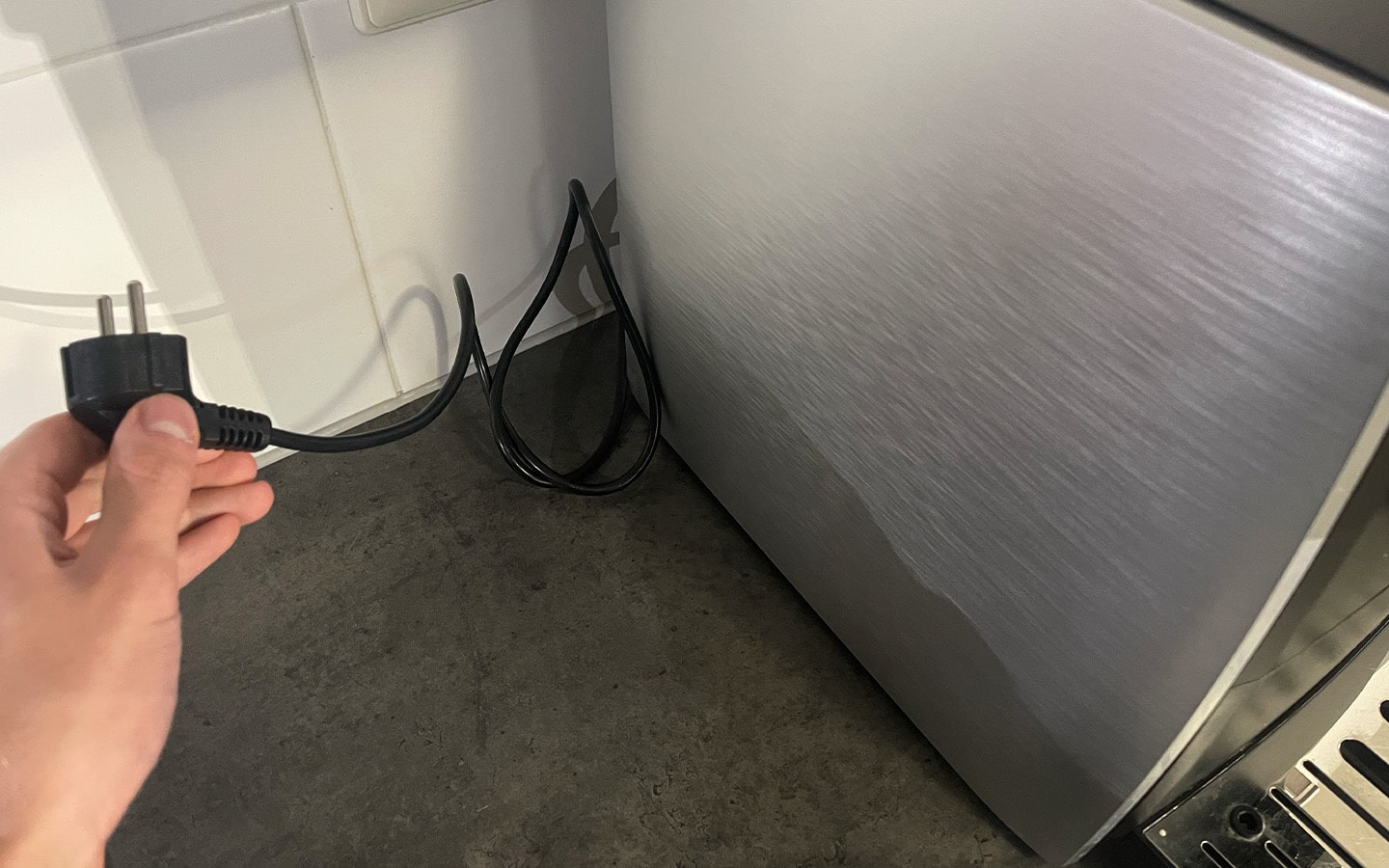 Stekker uit stopcontact halen voor reparatie