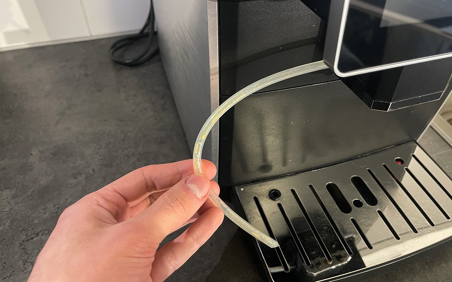 Verstopte melkslang in koffiemachine