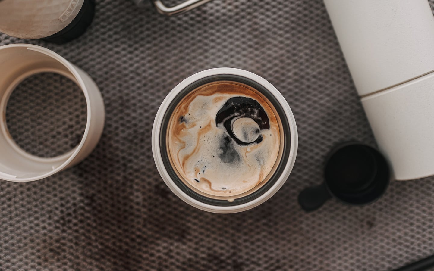 Vieze koffie door fruitvliegjes